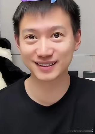 听听周雨怎么说第一轮遇到樊振东？周雨说自己运气不错，第一轮就遇到了高端局樊振