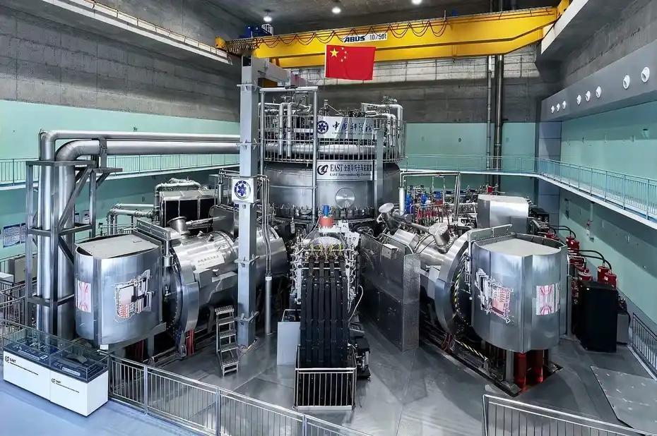 核聚变如何发电核聚变就是模仿太阳“烧”氢，把氢的同位素氘和氚凑一块儿，在超高温超