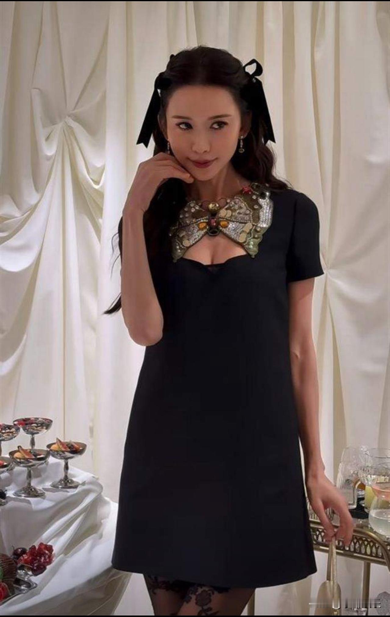 林志玲现身上海Valentino活动，美得冒泡，全然不像已过五旬之人，说她三十出