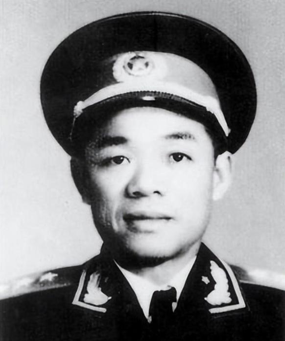1950年海南解放后，韩先楚对邓华撂下狠话：“命令我服从，后果你负责！”打胜仗的