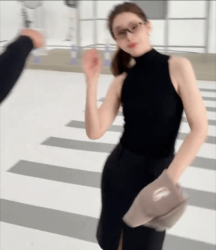 金晨：我也没想到啊！戚薇撞脸其实早就是意料之中的事情了之前上恋综就已经初见端