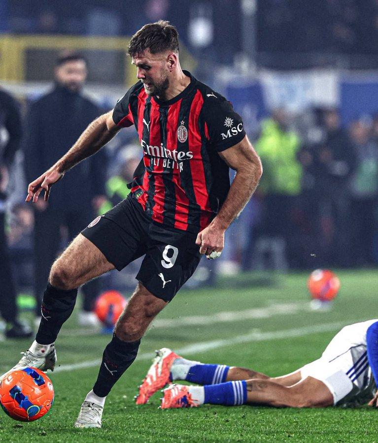 【菲尔克鲁格“搅和”】大菲尔已经作为中锋“搅和”两次进球了，第一次是绝平紫百合