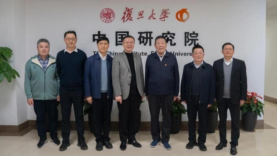 张维为教授的研究院又来客人了，来的不是别人，来的是军事专家罗援。张维为教授心中