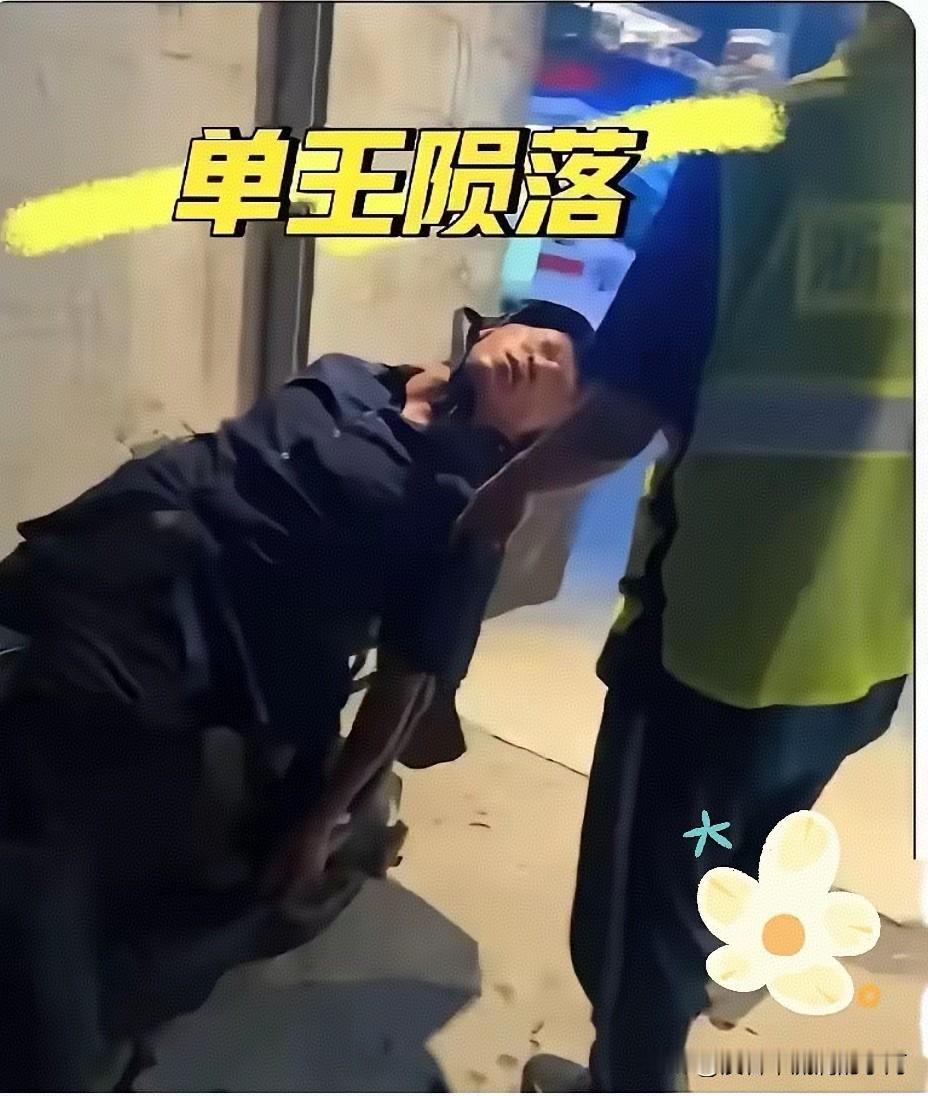 太心酸！！！杭州55岁外卖单王深夜离世手机仍在疯狂跳单杭州街头一幕看哭