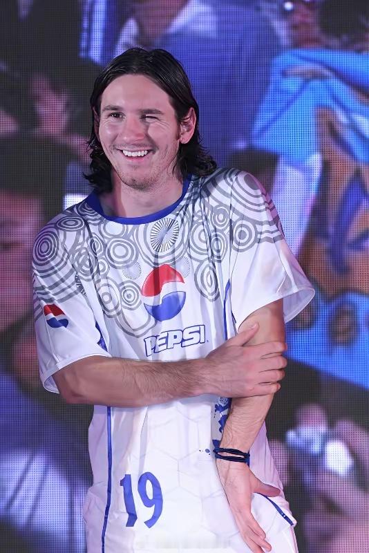 梅西未来有没有可能成为总进球数第一。目前梅西总进球数落后c罗五十个排名第二（运动