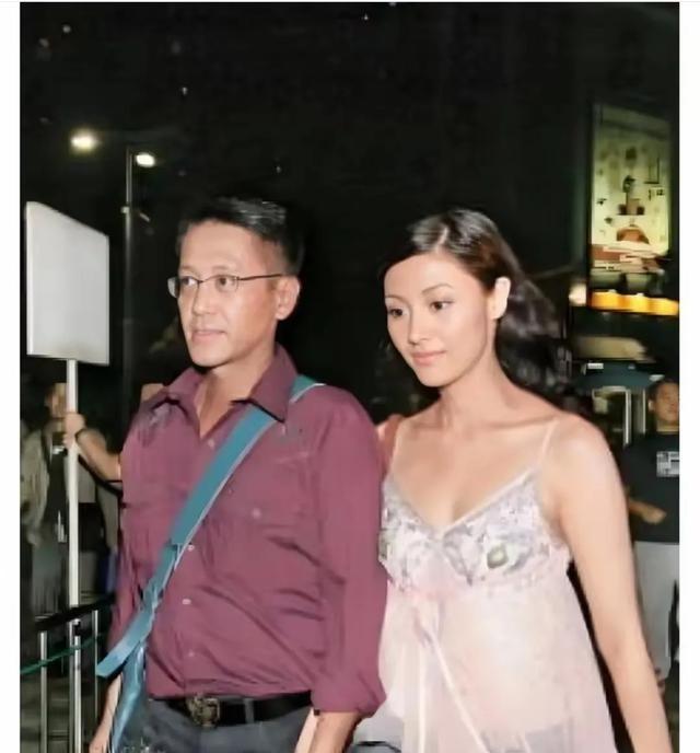 许晋亨和李嘉欣的婚姻，其实没那么多算计，李嘉欣自己有事业有收入，根本不缺