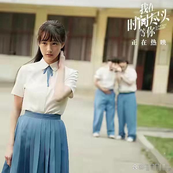 李一桐和包上恩，底子、身材、演技、敬业度全在线上，不闹事、戏约不断，连黄蓉都演过，灵气还压同期，红该