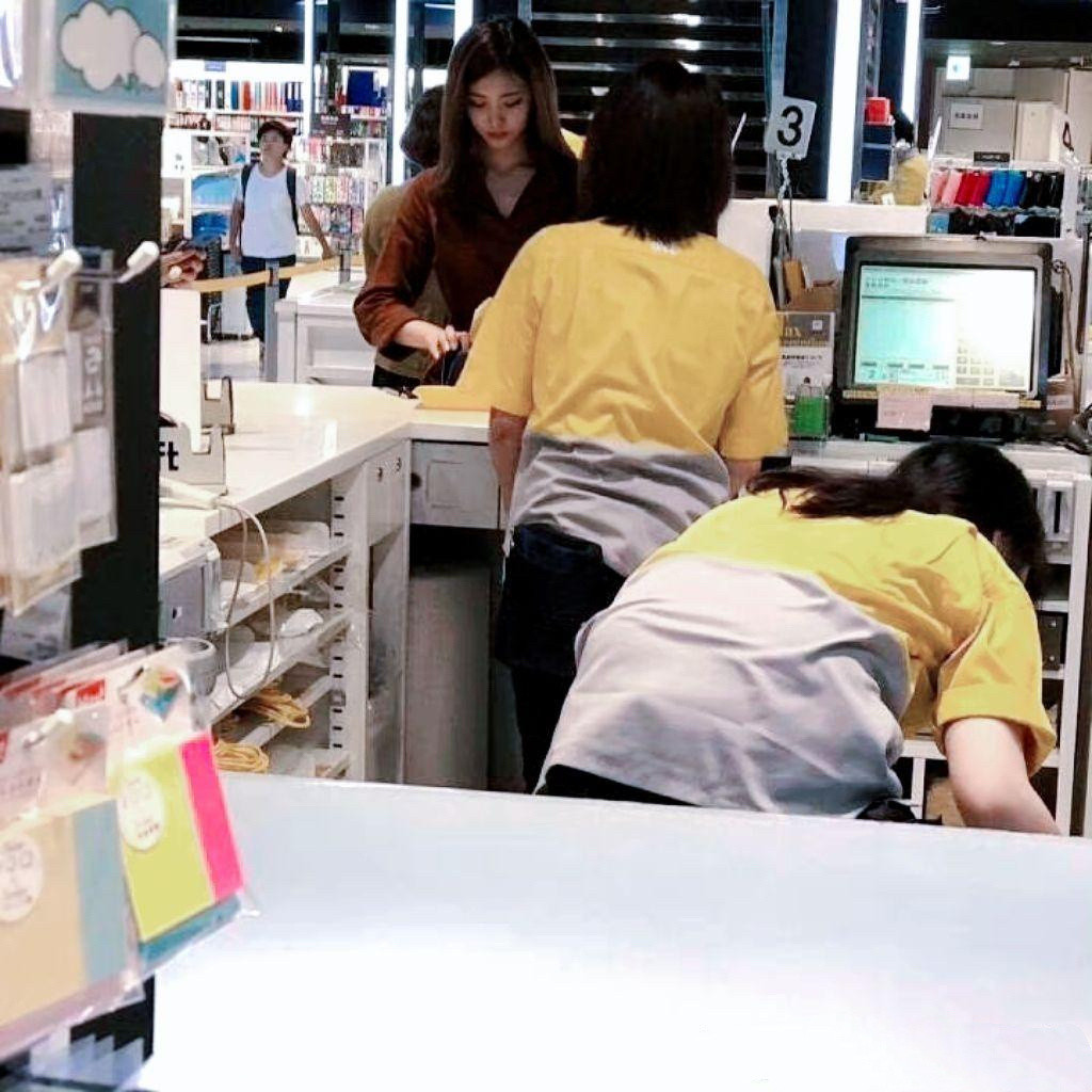 糊成像素都能看得出是大美人胚子的周子瑜📸​​​