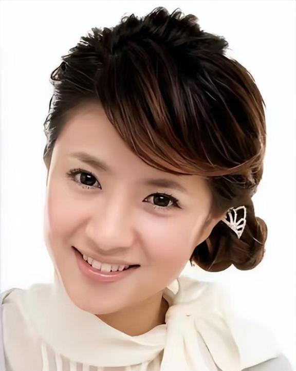 2018年，“上海第一美女”沈丽君抛下5岁儿子和3岁的女儿，从28楼一跃而下，当