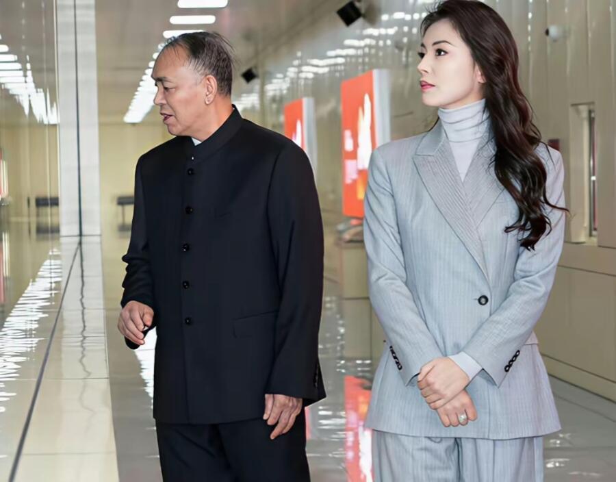 哈哈，刘涛不进体制可惜了！