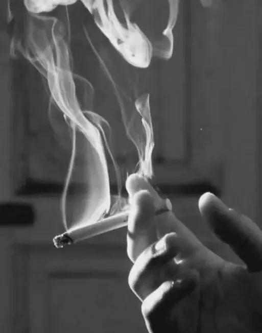 “算盘太响了！”一老板嫌员工吸烟浪费时间，一怒之下竟开除所有抽烟的人！老板发现雇