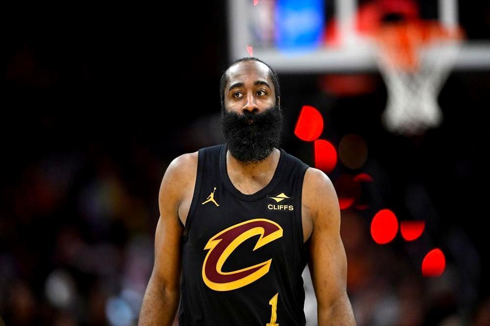 永远不要在名利场里谈未来。骑士队刚刚亲手砸碎了这个幻觉。他们送走年轻核心加