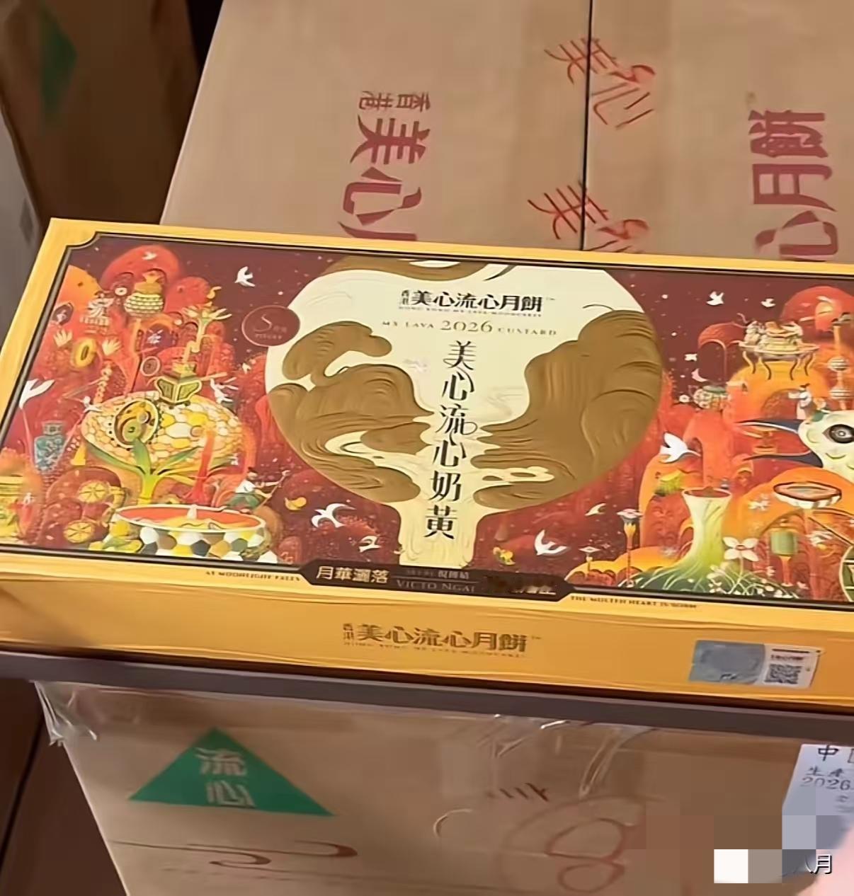 太羡慕了！张雪给全员工的中秋礼品来了：260元8个的香港美心蛋黄月饼、一张700