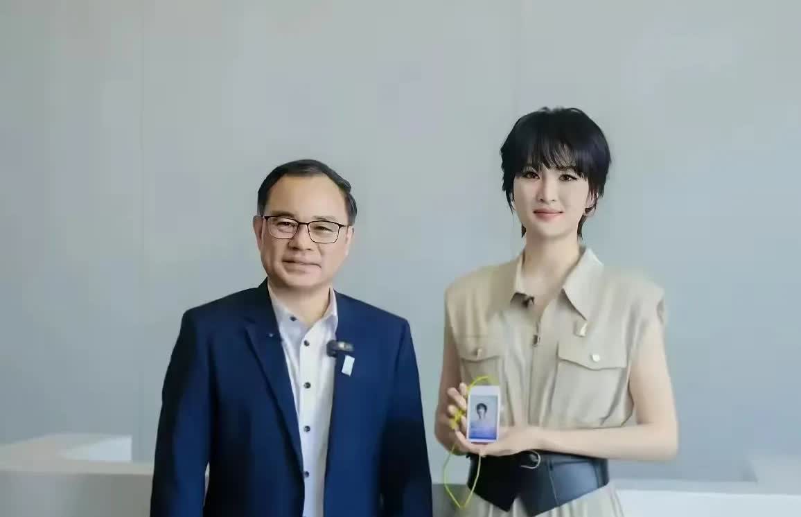 长安汽车太牛了，竟然招到姚安娜入职长安汽车，董事长亲自接见。说真的，姚安娜入职长
