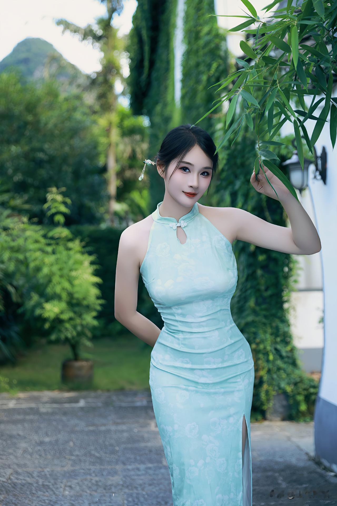 一襟烟雨，一袭旗袍，在绿意葱茏处定格国风美学二