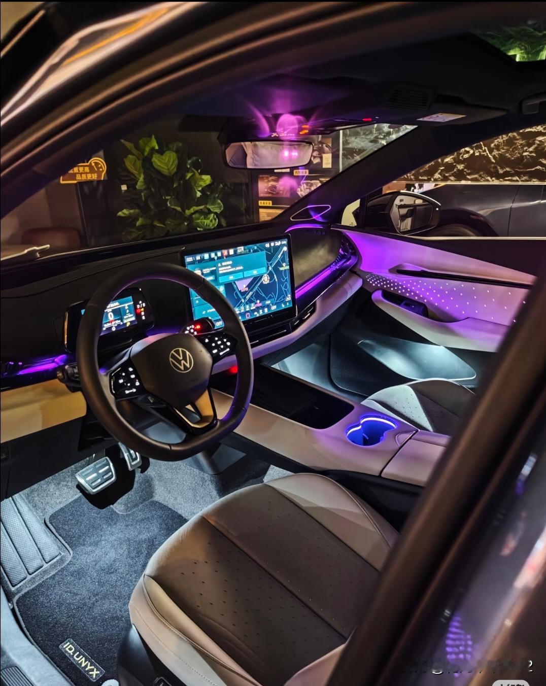 这才是电车该有的氛围感大众的油车都没搞出这样的氛围感，但电车ID与众06的内饰
