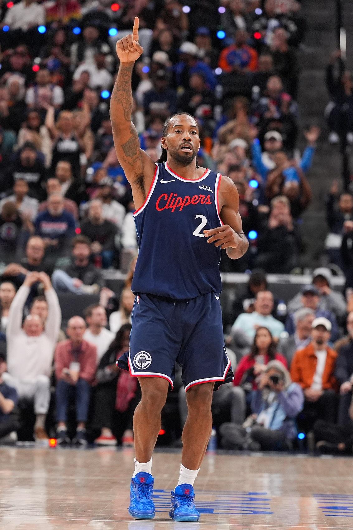 伦纳德谈伤病和疼痛、谈轮休和联盟出台的65场新规：“这对联盟来说是件好事，我猜是