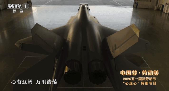 歼-35新战机亮相！5月8日，电视节目里出现了一架歼-35隐身战机，一出场就