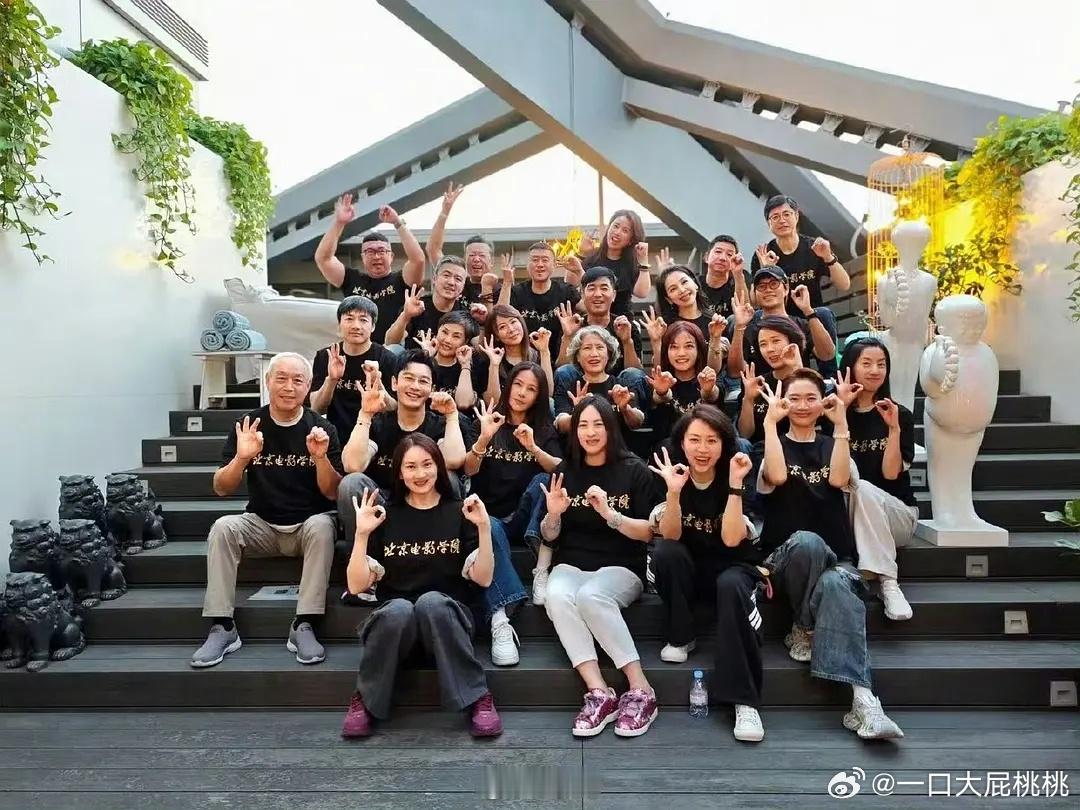 陈坤发了北电96届毕业30年合照