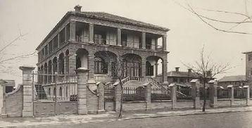 在上海的<em>公共租界</em>老闸巡捕房里，有一位华探叫郎祖荫，这人凶暴异常，动不动就把人打伤