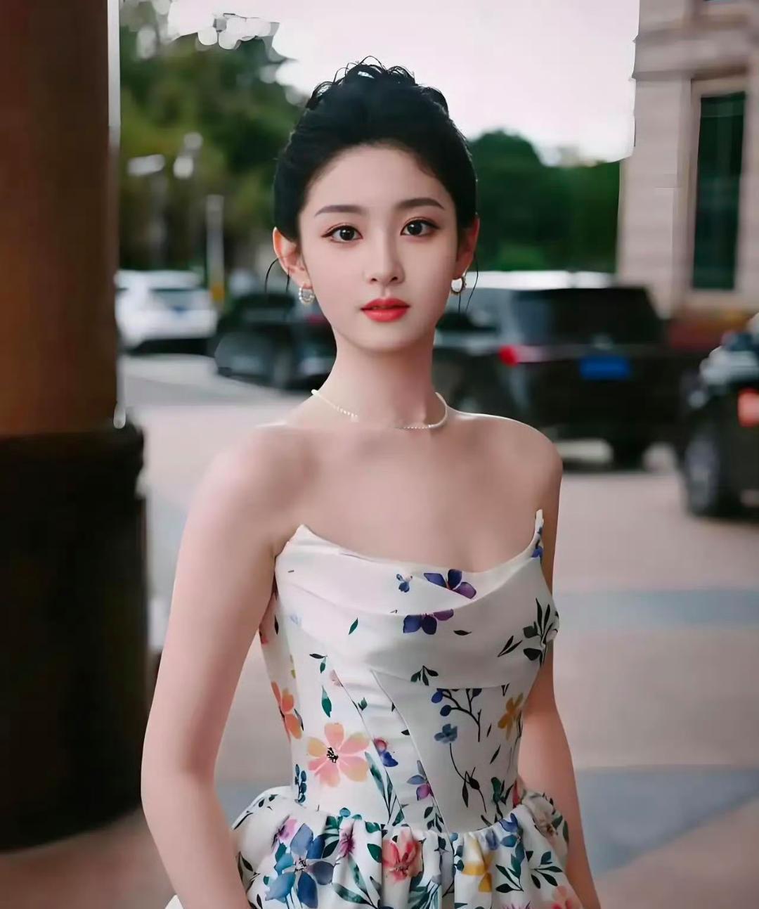 最近圈里都在传，白鹿解约的那几天时间里，于正手里多了三部S级大剧的盘子，一转头，