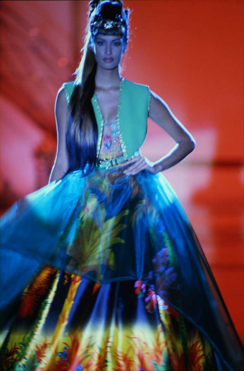 【来自投稿】上世纪九十年代的范思哲高定