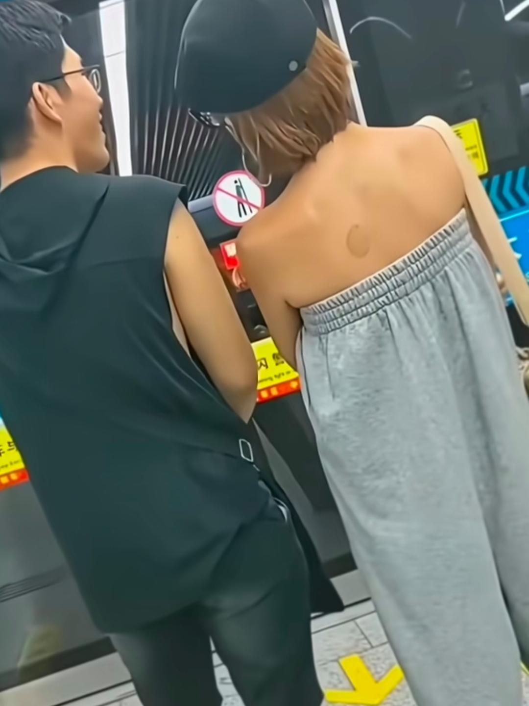 她是怎么做到不尴尬的