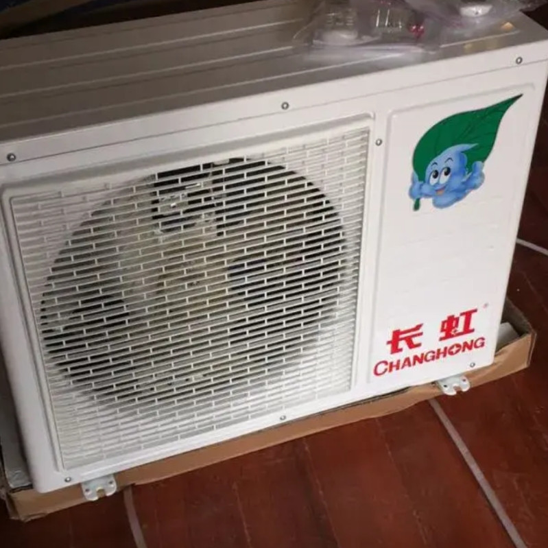 最近就有一些网友表示，既然小米空调是由长虹公司代工的，那么直接买长虹空调不爽吗？