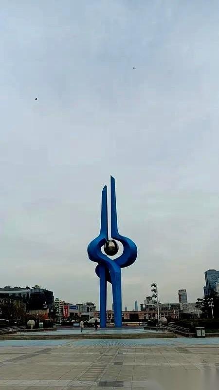 山东济南今年的中考数学，据说让整个考场鸦雀无声。有家长说，平时稳坐年级第一的孩