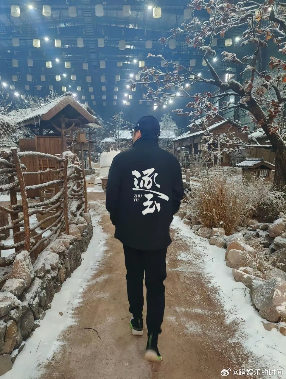 原来电视剧《逐玉》里西固巷的场地是这样的啊！你看看天上，原来西固巷是建在搭造的大