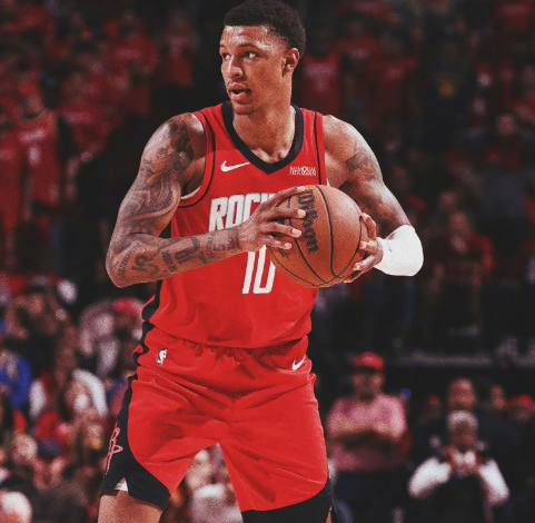 有多少人认为小贾是可以替补的，伊森只要能投进三分，作用比小贾大毕竟小贾防守也