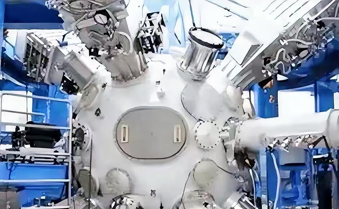 神光出鞘！中国超级工程收官之日，便是解放军登顶世界之时这台由王淦昌院士19