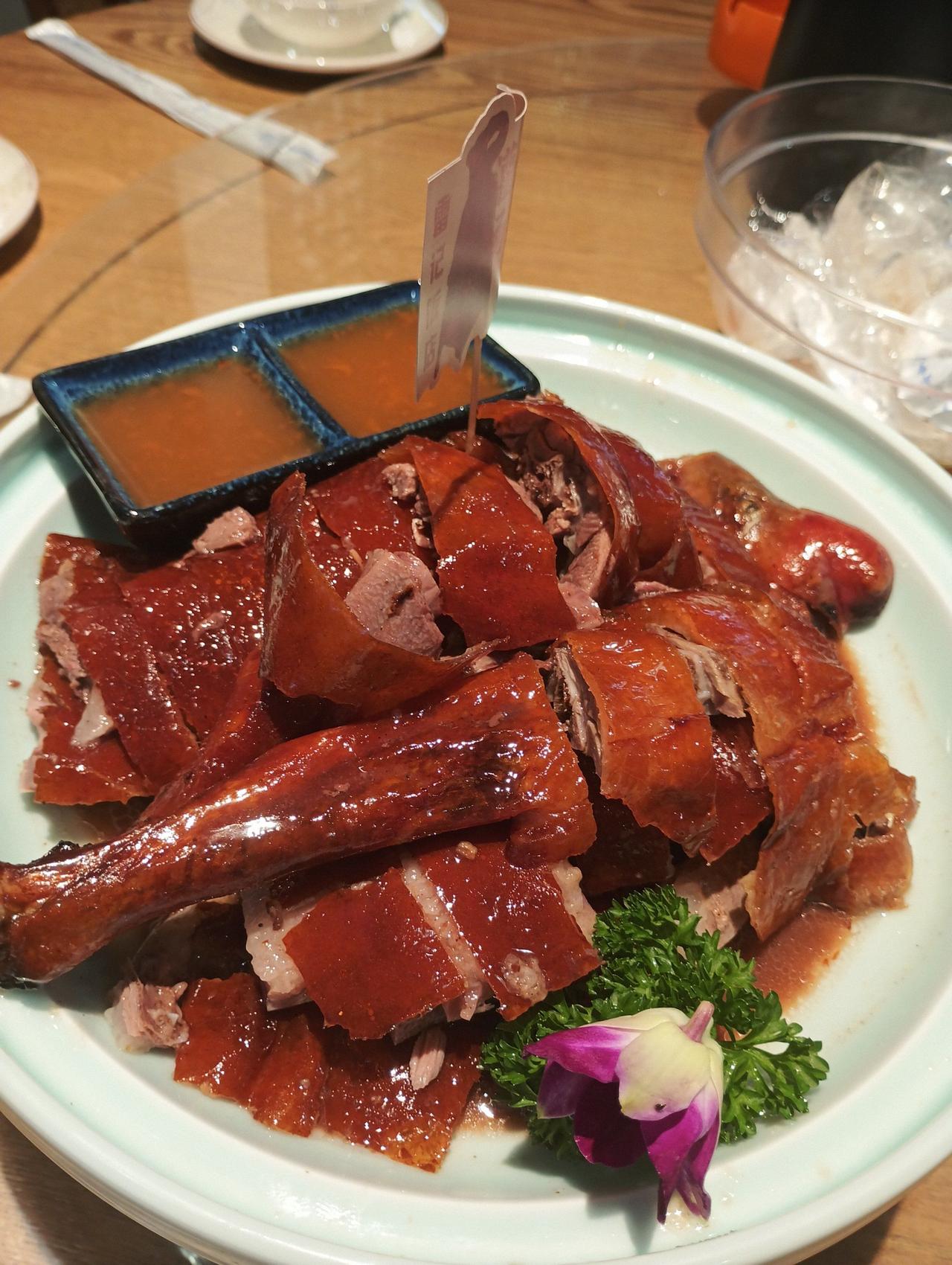 广西首府南宁，地道客家菜打卡攻略！雷记饭店美食推荐：1、灌汤烧鹅、手工卤水