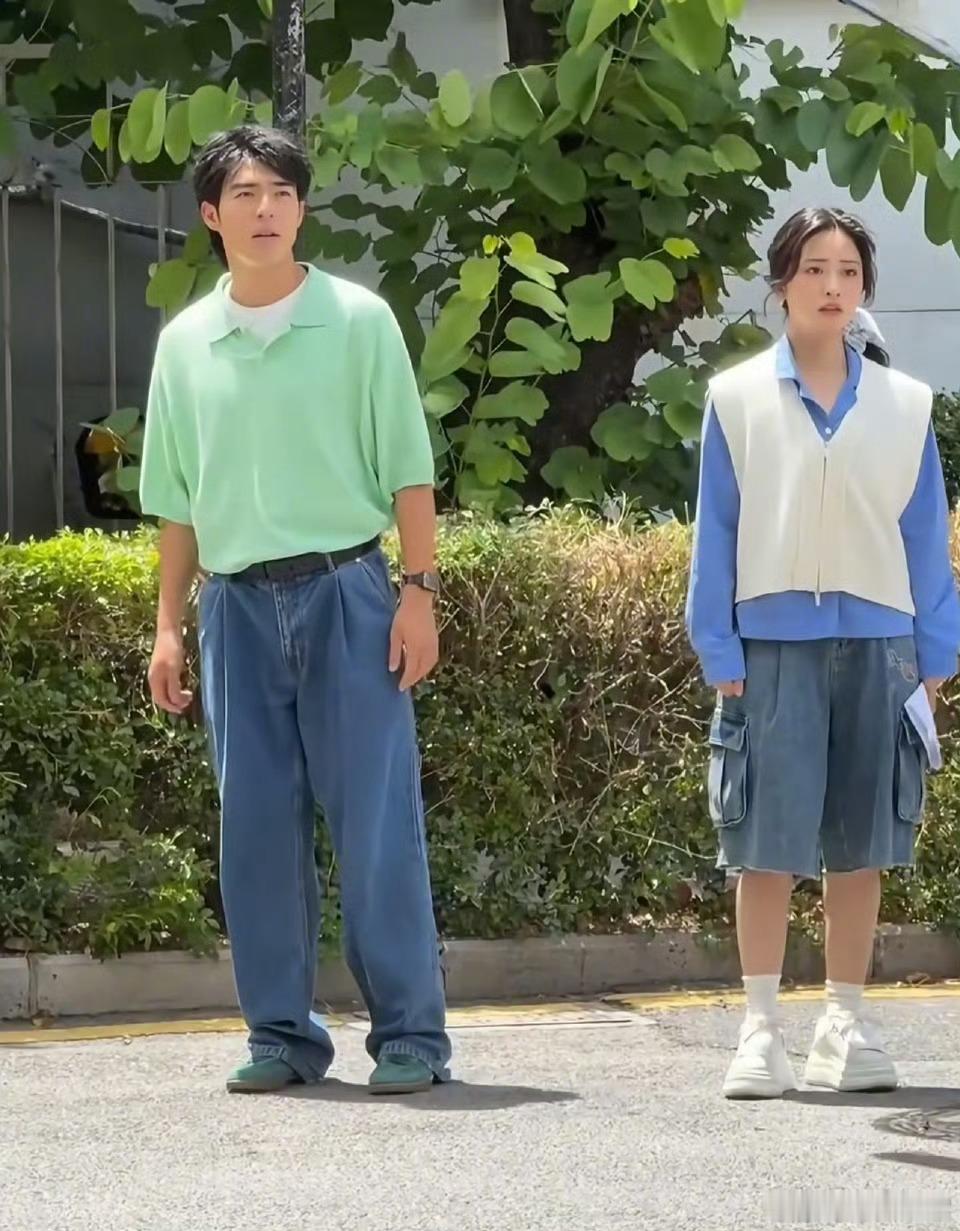 沈月这……能不能给沈月穿点儿漂亮衣服啊，同期在拍剧的都美成啥样了​​​