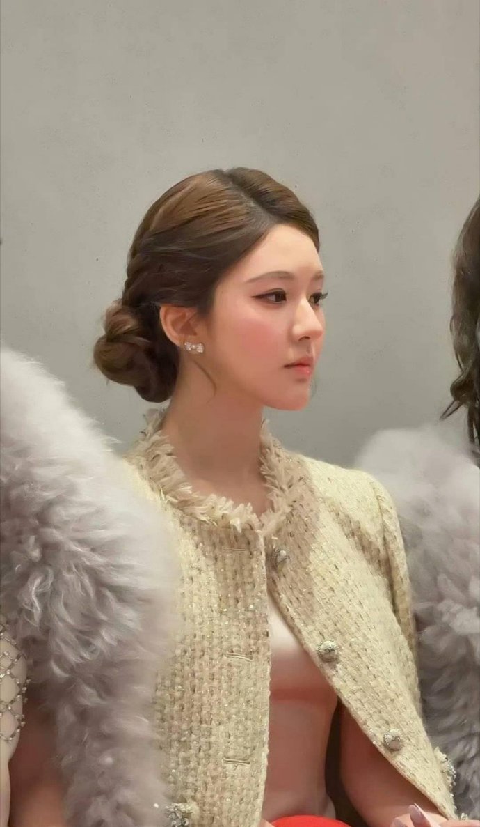 赵露思昨日品牌活动饭拍路透，状态如何？​​​