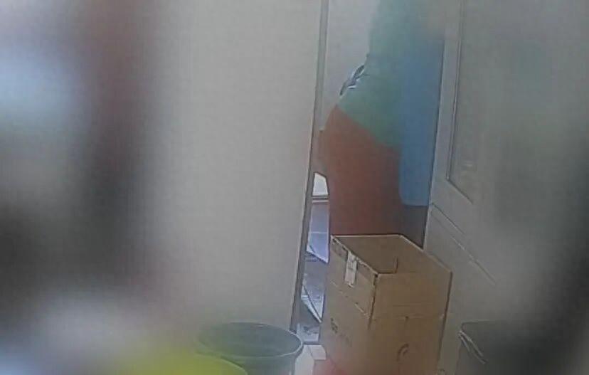 花钱找保洁上门打扫卫生，“家里的钱突然就不见了！”最近上海浦东就出了这么一档子事
