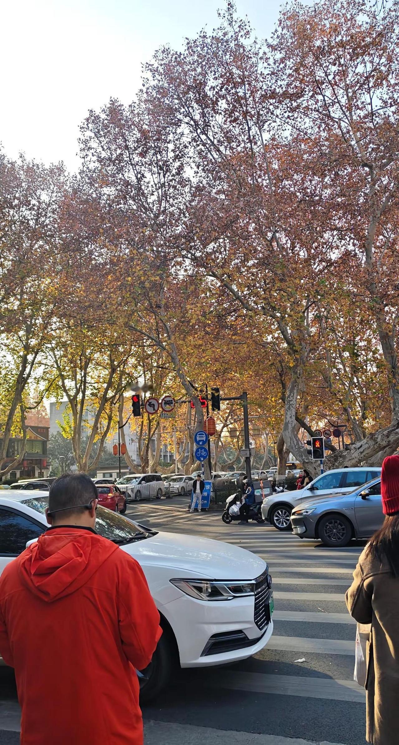 本来25岁要结婚的，现在30岁了…