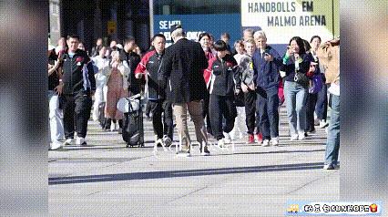 孙颖莎在瑞典也开始炸街了，再这样下去不光留守北京的那位要闹了，我也要闹了，谁不想