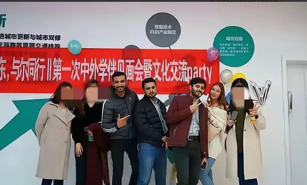 学伴顾名思义，就是学习的伙伴，一起学习的。既然这样，为什么不选男同学做学伴，为什