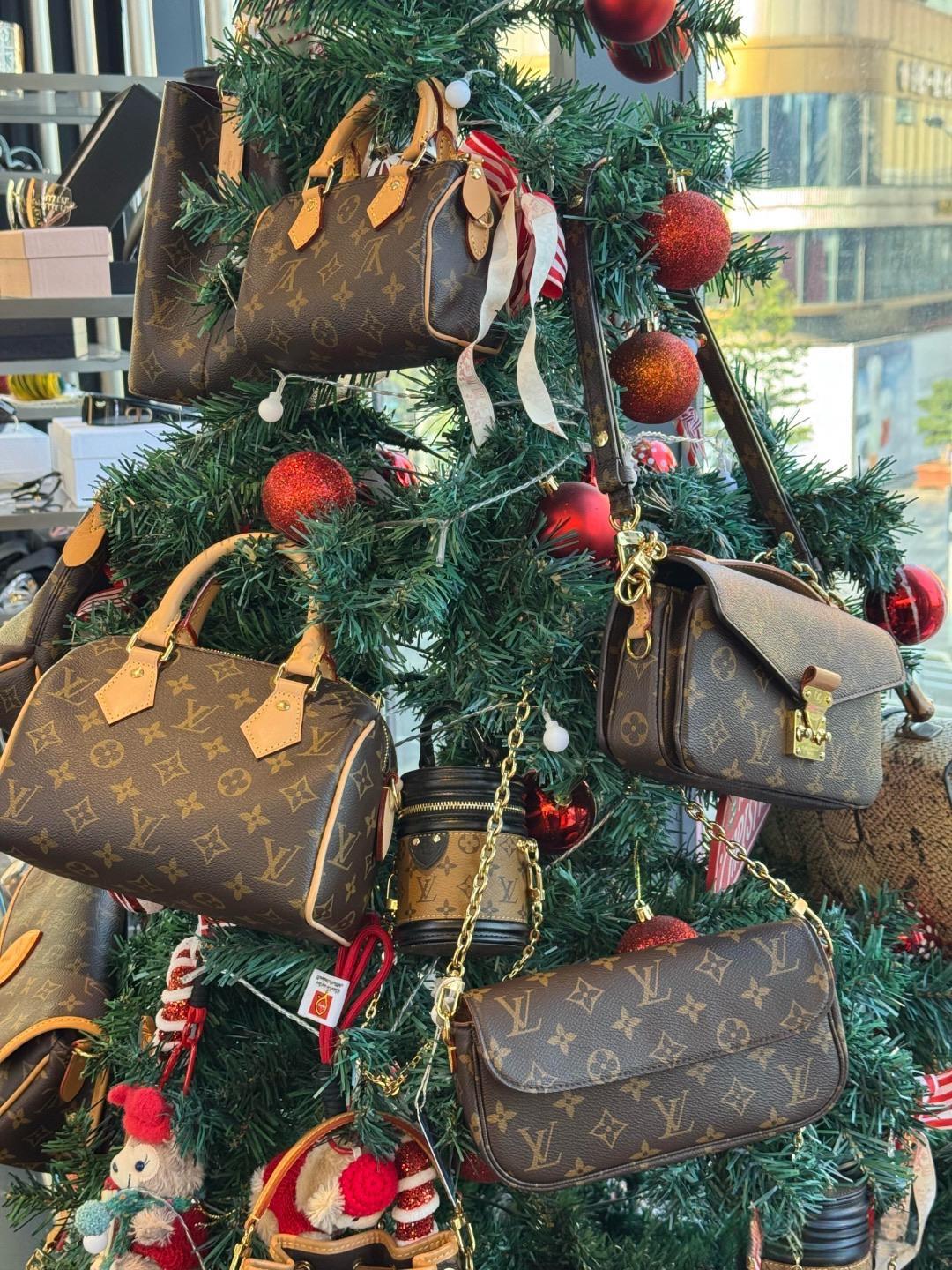 这圣诞树值钱了