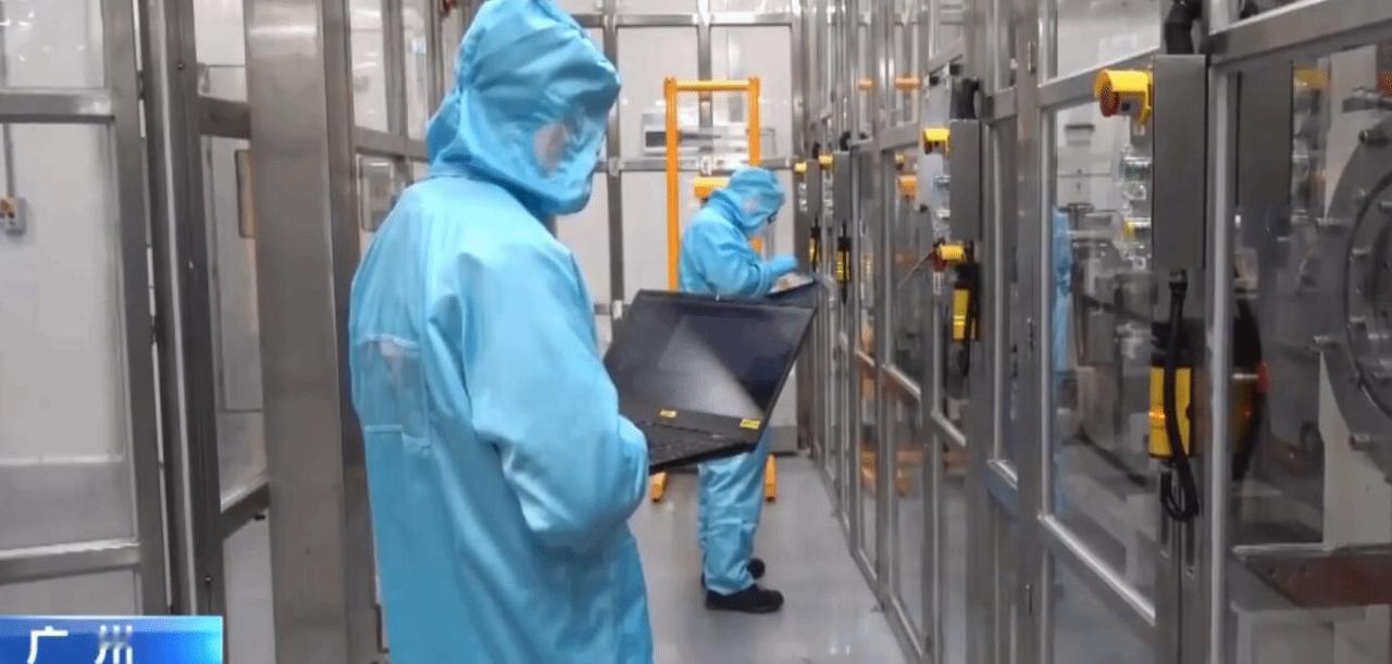 央视刚爆的消息太顶了！广汽搞出国内第一条大容量全固态电池产线，直接把电车续航从普