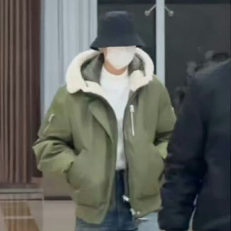 王俊凯沈腾连动作都差不多！