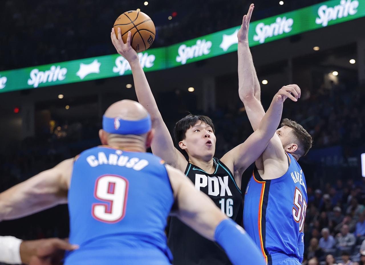 周琦：小杨，有你的存在，估计国内球迷还是第一次完整的看完垃圾时间的NBA吧？？