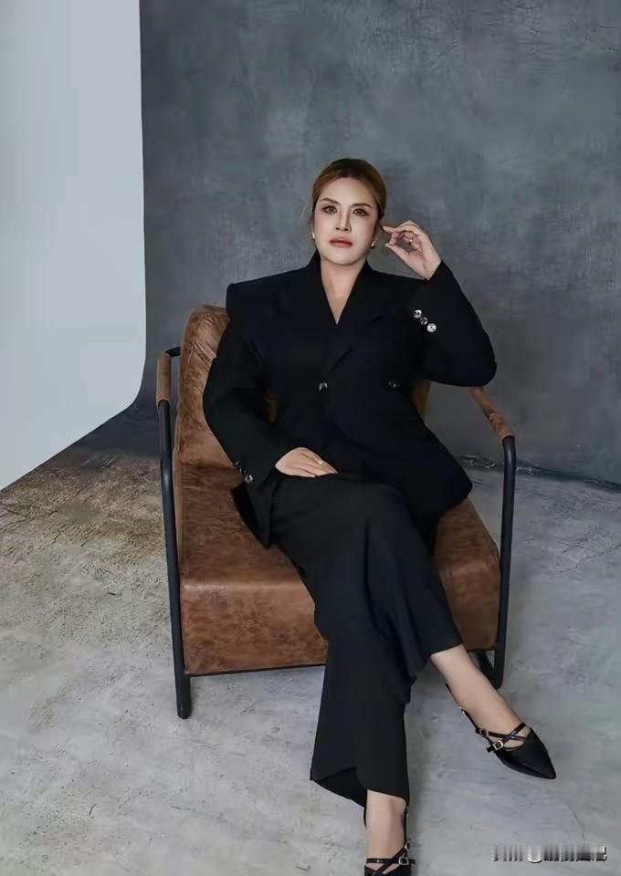 2月21日，娱乐圈里一整天都静悄悄，没想到突然传来一个负面消息，就在前一天，将本