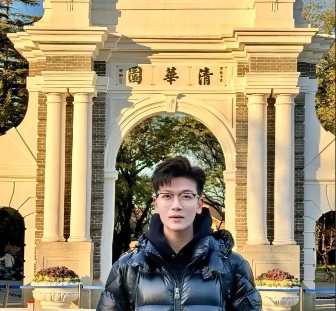 最近有个清华男生靠自己打工赚零花钱接家教，结果两小时的课讲完，家长直接就联系不上