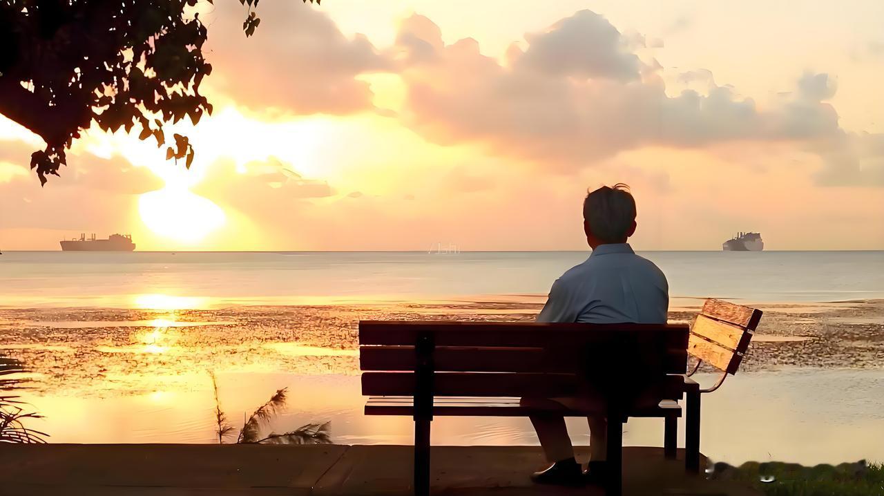 你说怪不怪？2024年，我有个同事早晨锻炼后洗澡时摔了一跤，出现了很严重的脑