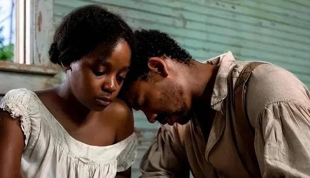 在美国黑奴时期，南方农场主喜欢用女黑奴来招待客人，而且这是一项传统。结果，这些女