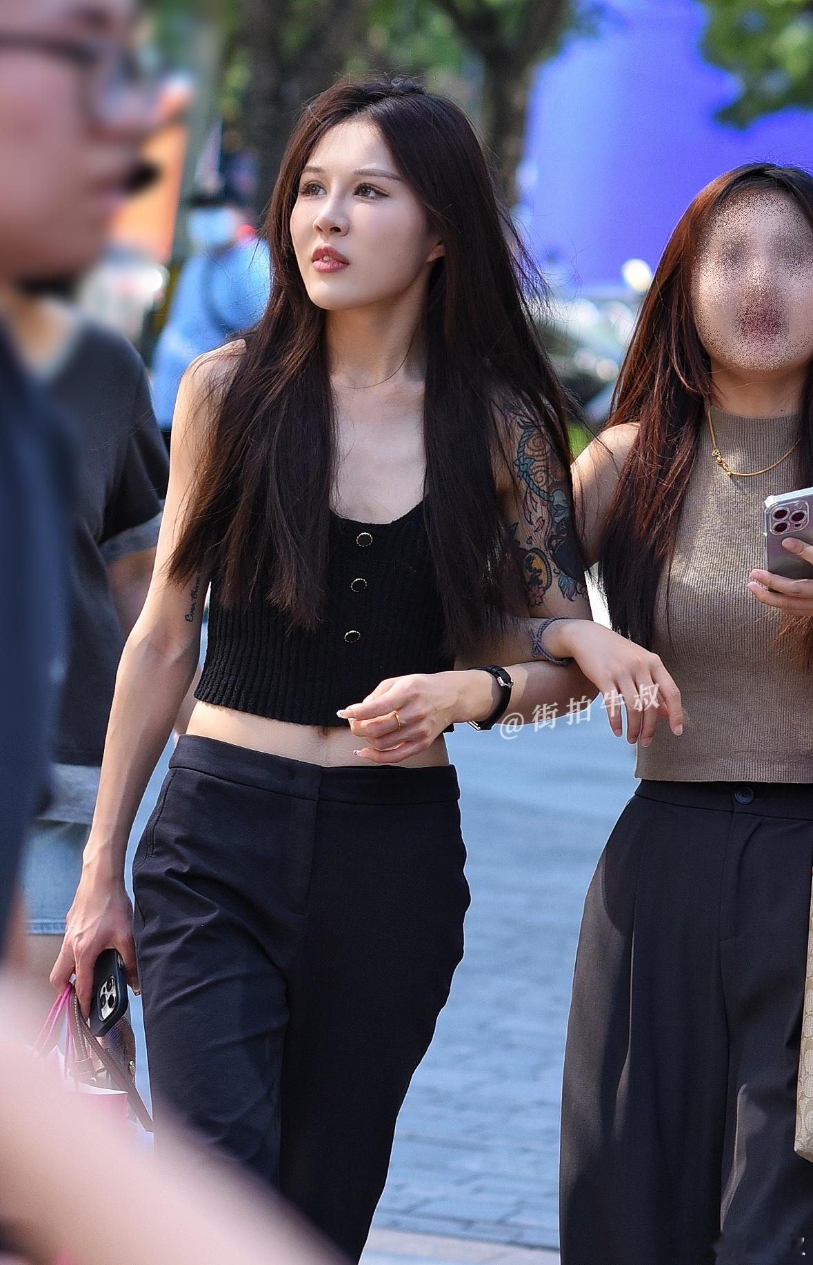 穿搭漂亮的小姐姐