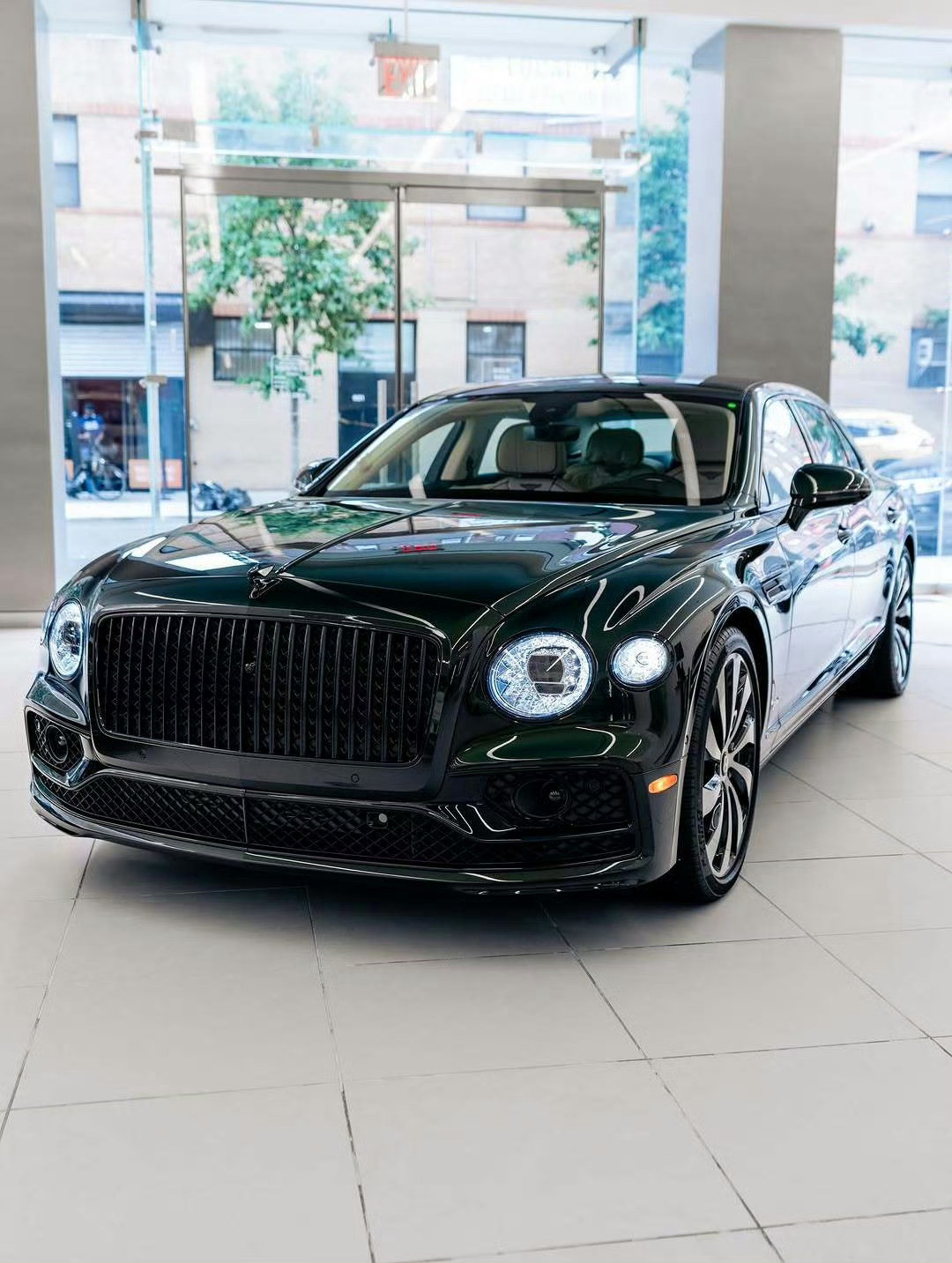 宾利FlyingSpurHybrid[墨镜][墨镜]​​​