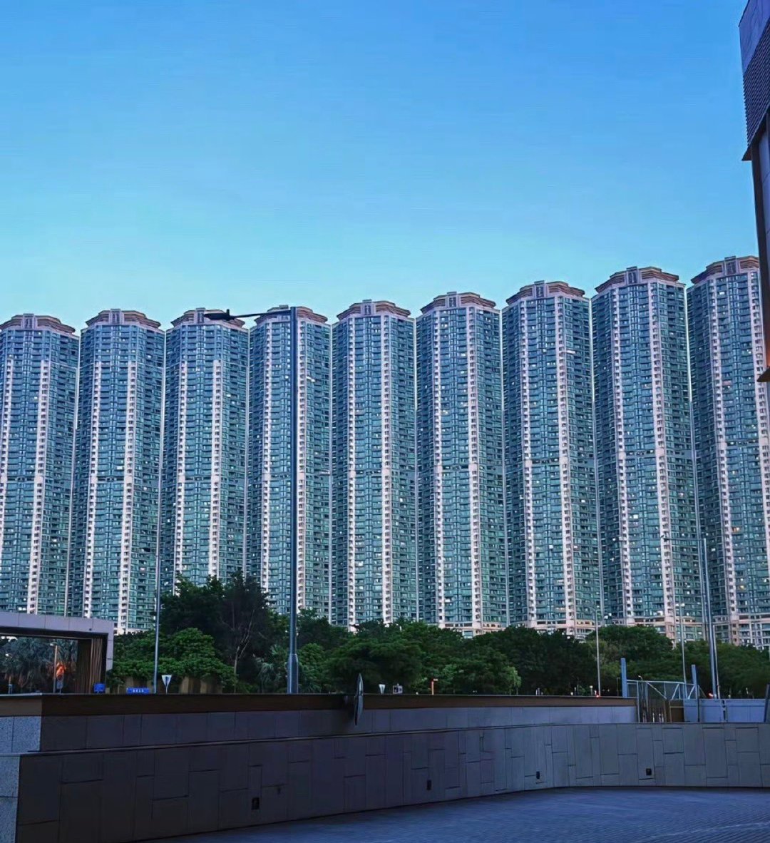 李嘉诚开发的香港高端小区😏，寸土寸金的地方。